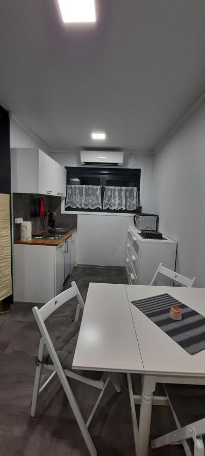 Gemuetliches Tiny Home Mit 30M2 Inklusive Kochmoeglichkeit Lenzing المظهر الخارجي الصورة